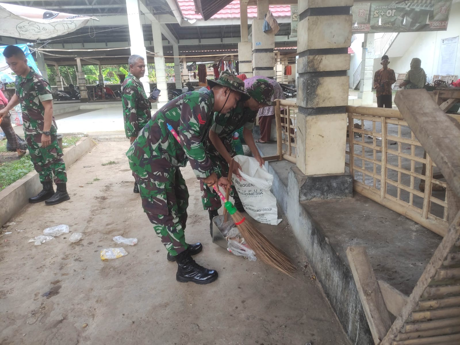 Kerja Bakti Kebersihan di Pasar Ngori