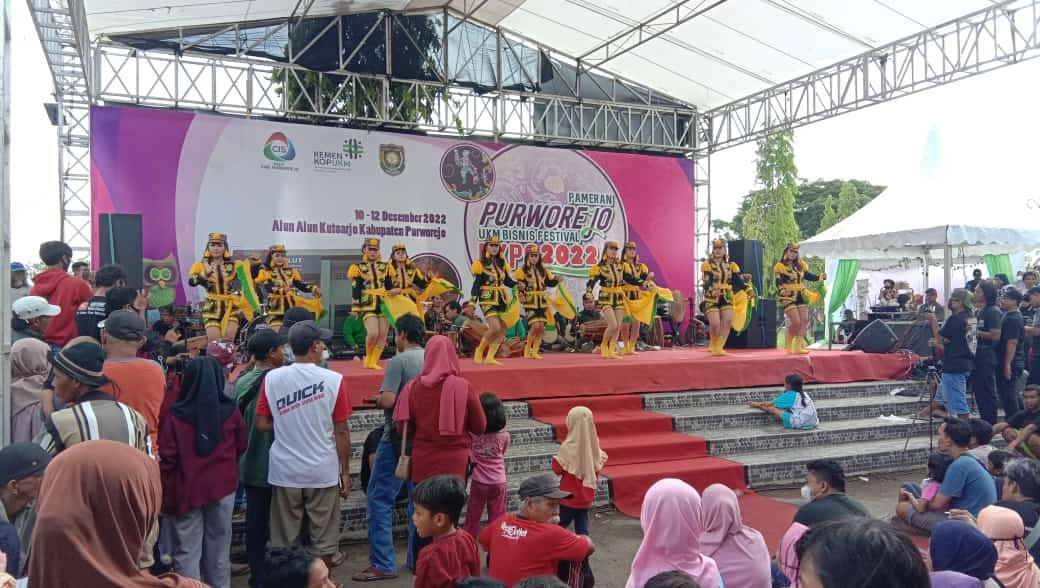 Pentas Seni Dolalak pada Pameran Purworejo UKM Bisnis Festival Expo 2022