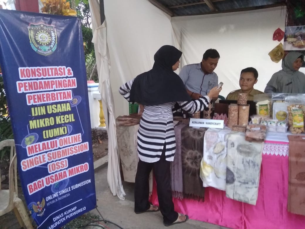 Konsultasi dan Pendampingan Penerbitan IUMK Pada Acara Bupati Saba Desa di Desa Banyuurip