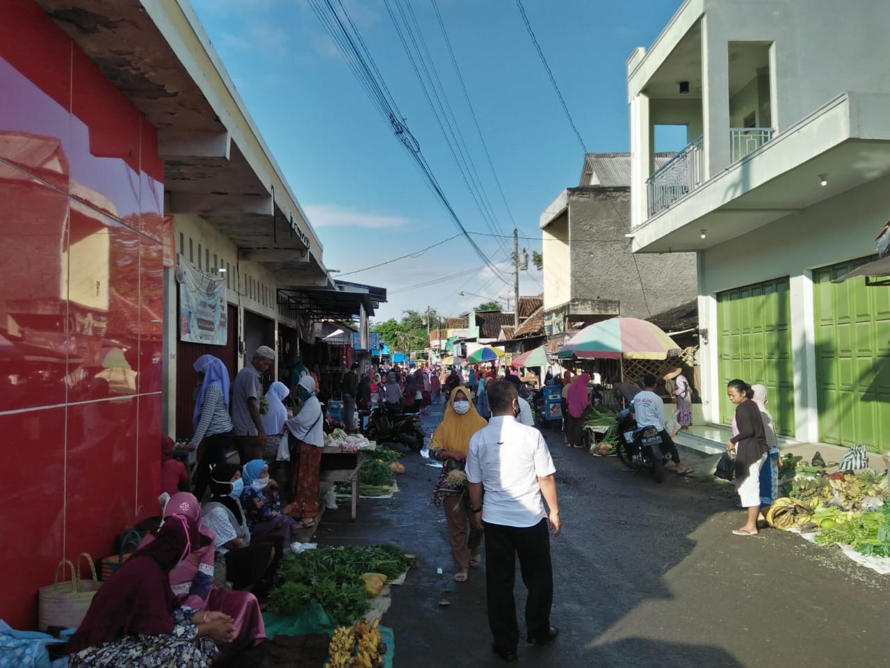 Monitoring Social Distancing Di Pasar Seren