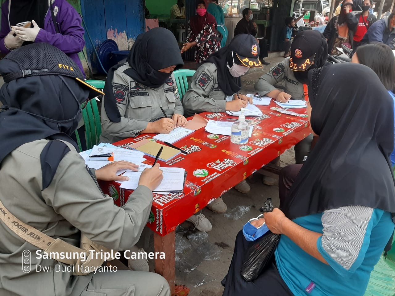 Operasi Masker di Pasar Suronegaran