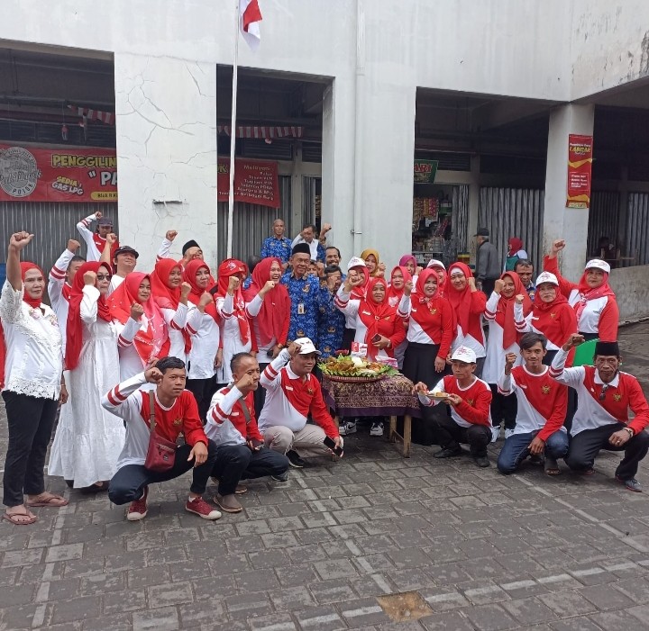 Peringati HUT Kemerdekaan RI Pedagang Pasar Baledono Adakan Upacara Bendera 