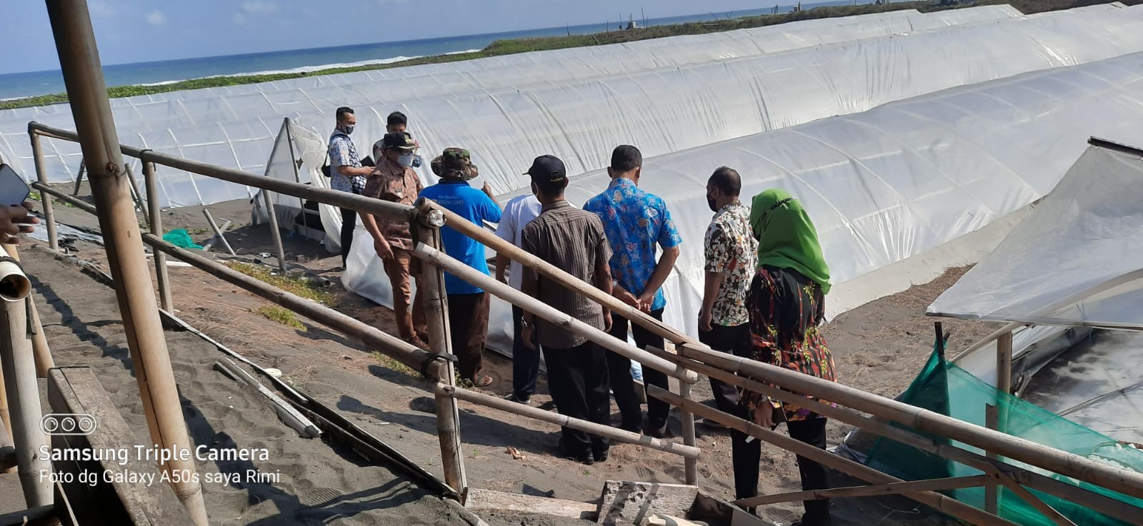 Peninjauan Lokasi Pembuatan Garam di Pantai Jetis 