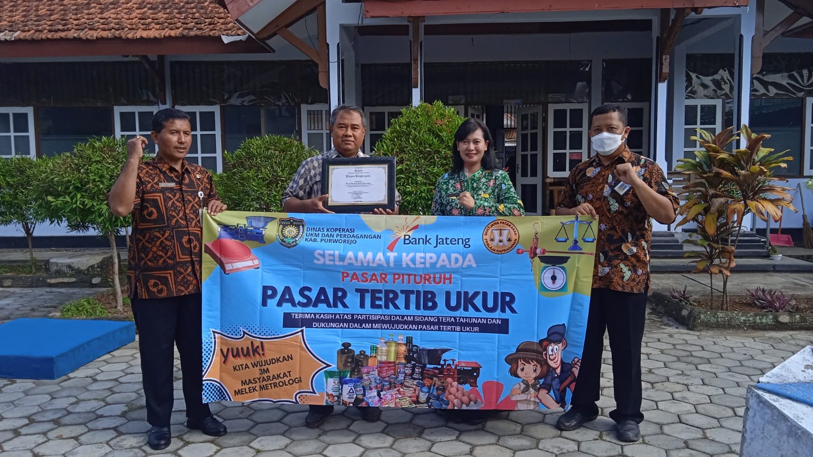 Penyerahan Penghargaan Pasar Tertib Ukur