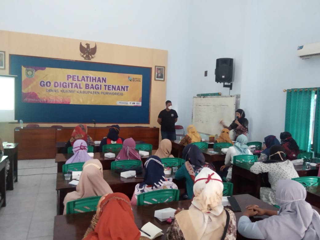 Pelatihan Go Digital Bagi 50 Tenant UMKM Wilayah Kecamatan Bener