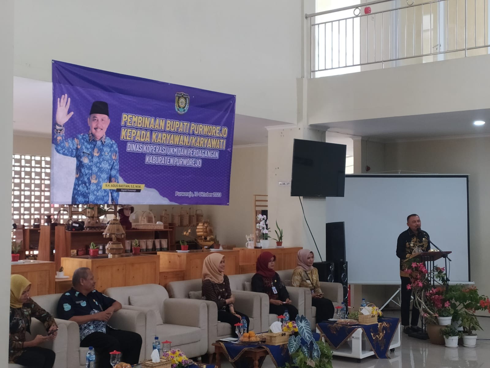 Pembinaan Bupati Purworejo Kepada Karyawan dan Karyawati Dinas KUKMP Kab. Purworejo 