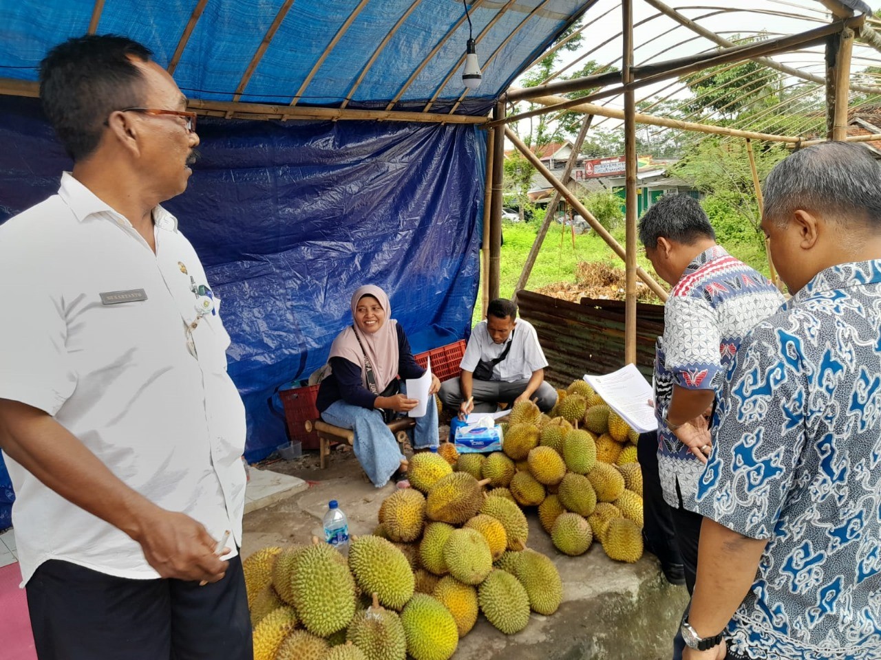 Dinas KUKMP Lakukan Pembinaan Pedagang Kaki Lima Durian di Eks Pasar Suronegaran 