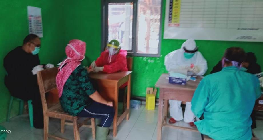 Rapid Test Virus Covid-19 di Pasar Purwodadi