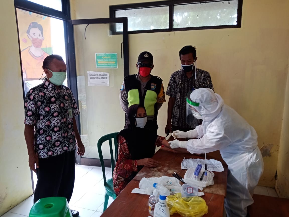 Rapid Test Virus Covid-19 di Pasar Kedungsri