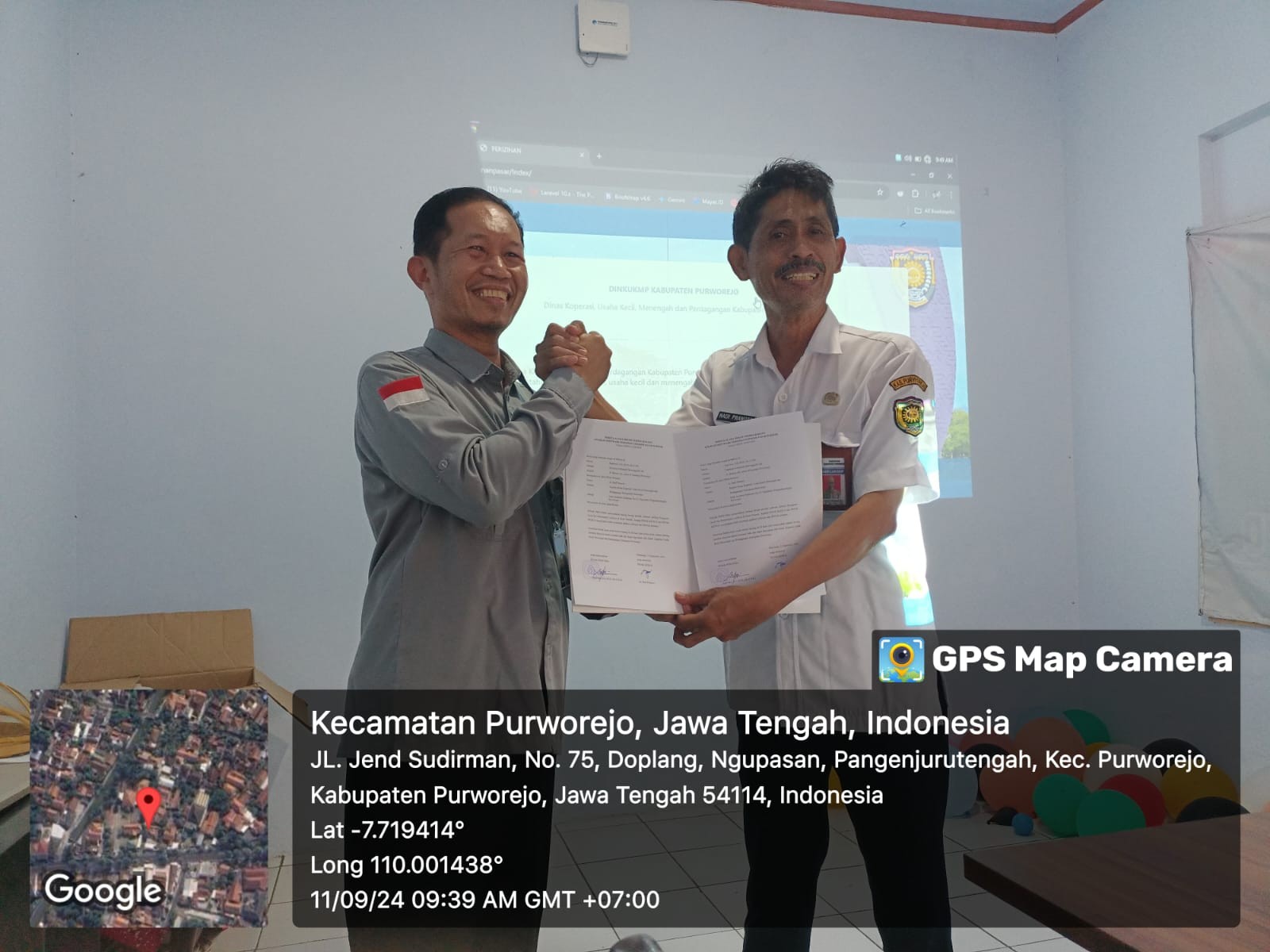 Serah Terima Aplikasi Pengajuan Ijin Menempati Kios dan Los di Pasar Daerah